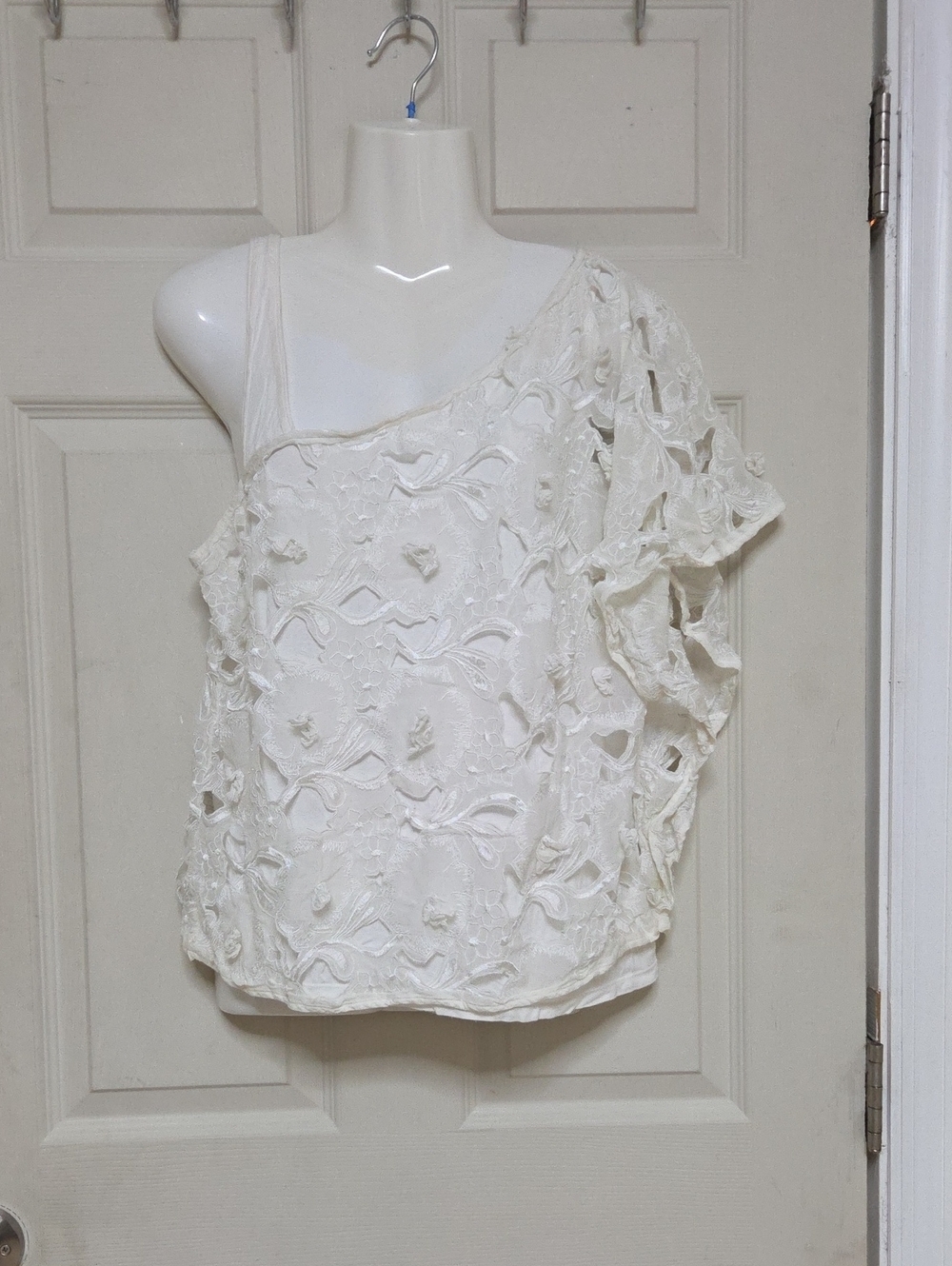 BCBGMaxAzria Ivory One-Shoulder Lace Appliqué Camisole Large Sz